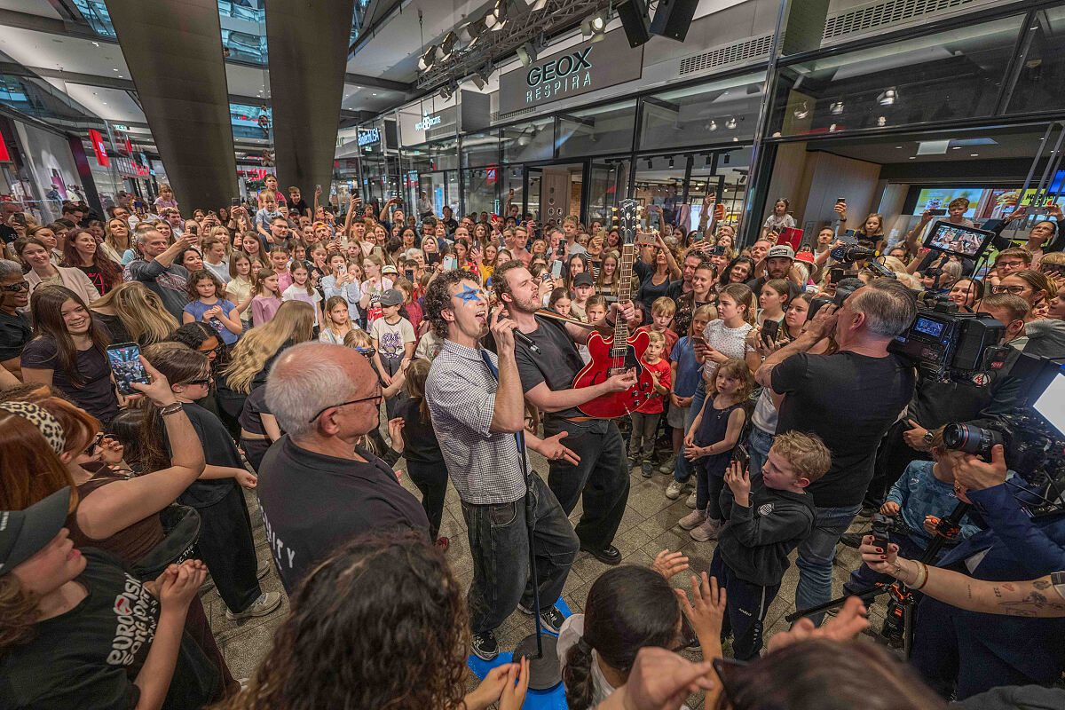Bild 1_Fantastische Stimmung beim Flashmob mit COSMÓ