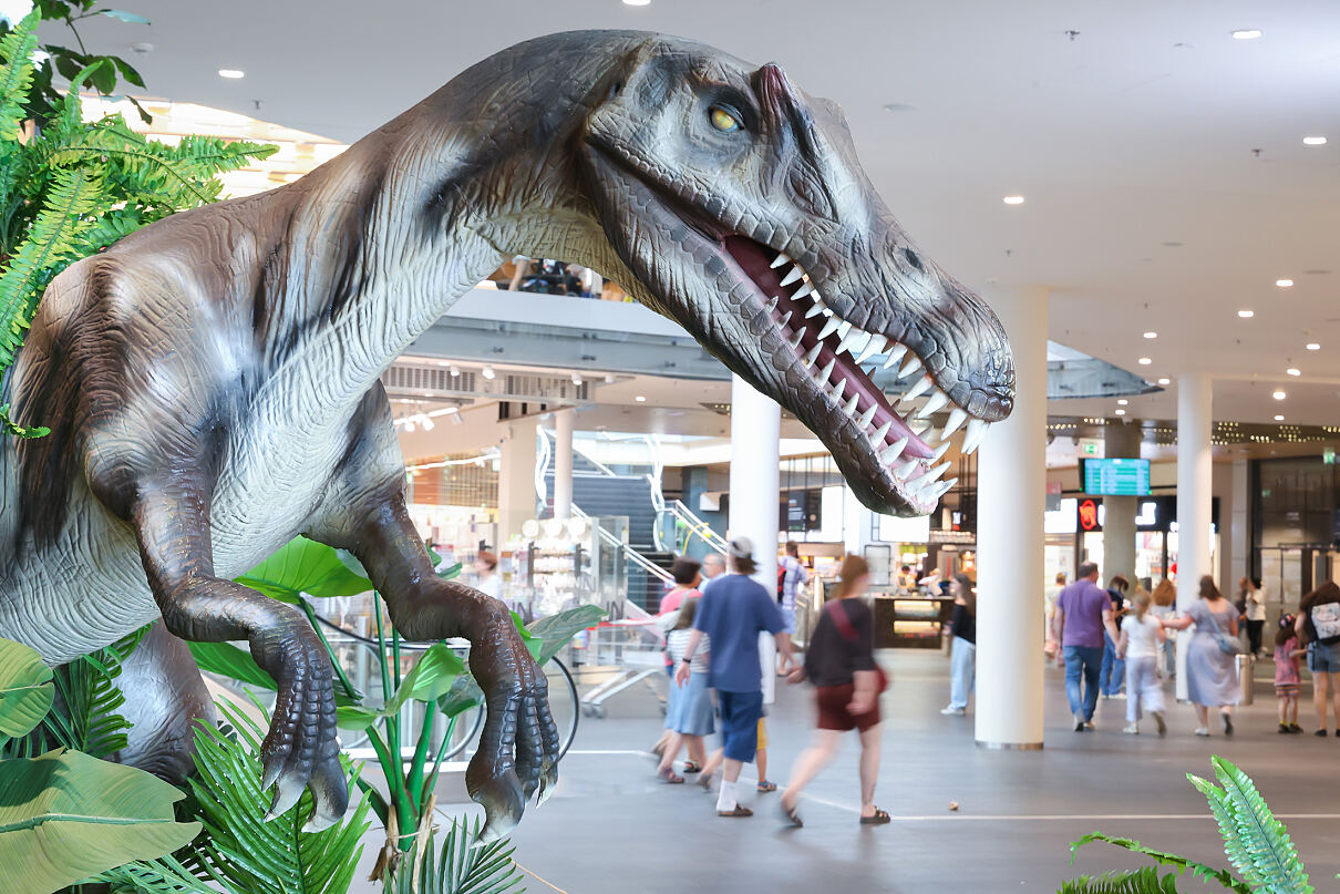 Bild 2_Die Dinoausstellung nimmt Groß und Klein mit auf eine faszinierende Reise