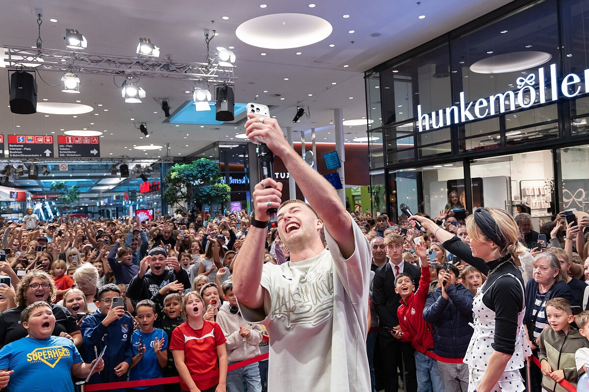 Bild 1_YouTuber und Content Creator Lewinray sorgte für Top-Stimmung im MURPARK