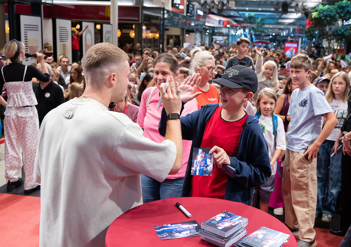 Bild 3_Einzigartige Fan-Momente mit YouTube-Star Lewinray im MURPARK