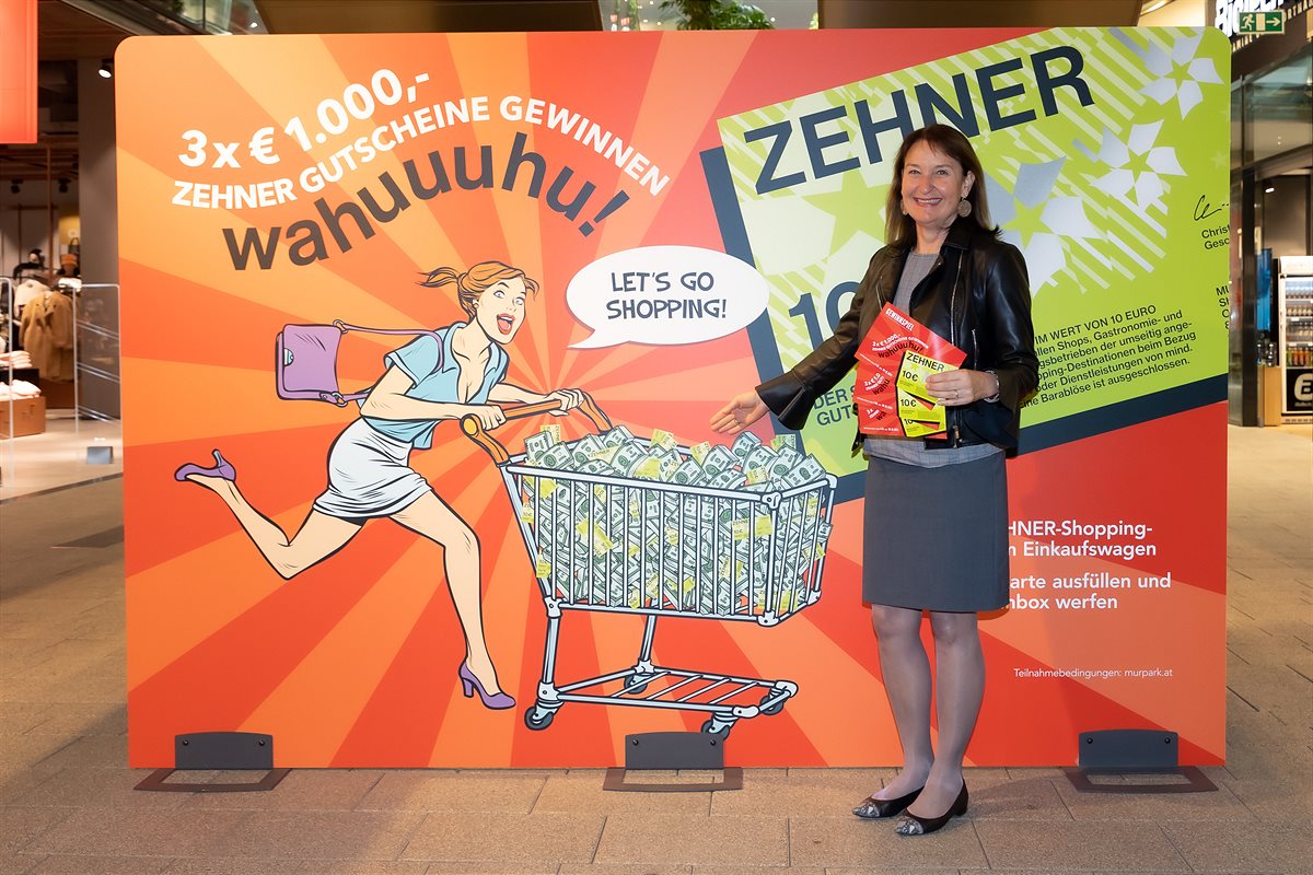 Bild 1_Edith Münzer, Center-Managerin MURPARK beim ZEHNER-Suchspiel
