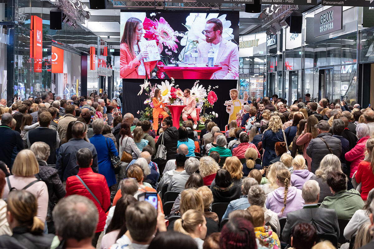 Bild 1_Top-Frequenz beim Besuch von Entertainer Ross Antony im MURPARK