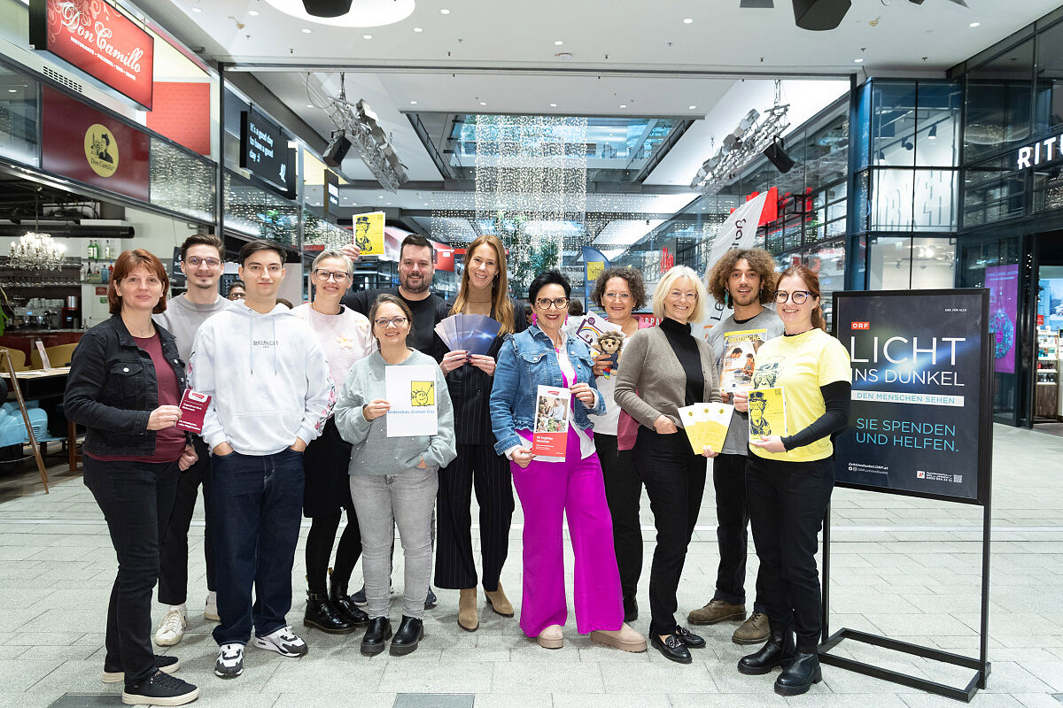 Bild 1_ MURPARK Center-Managerin Carina Weyringer mit Vertreter_innen der Organisationen und Projekte