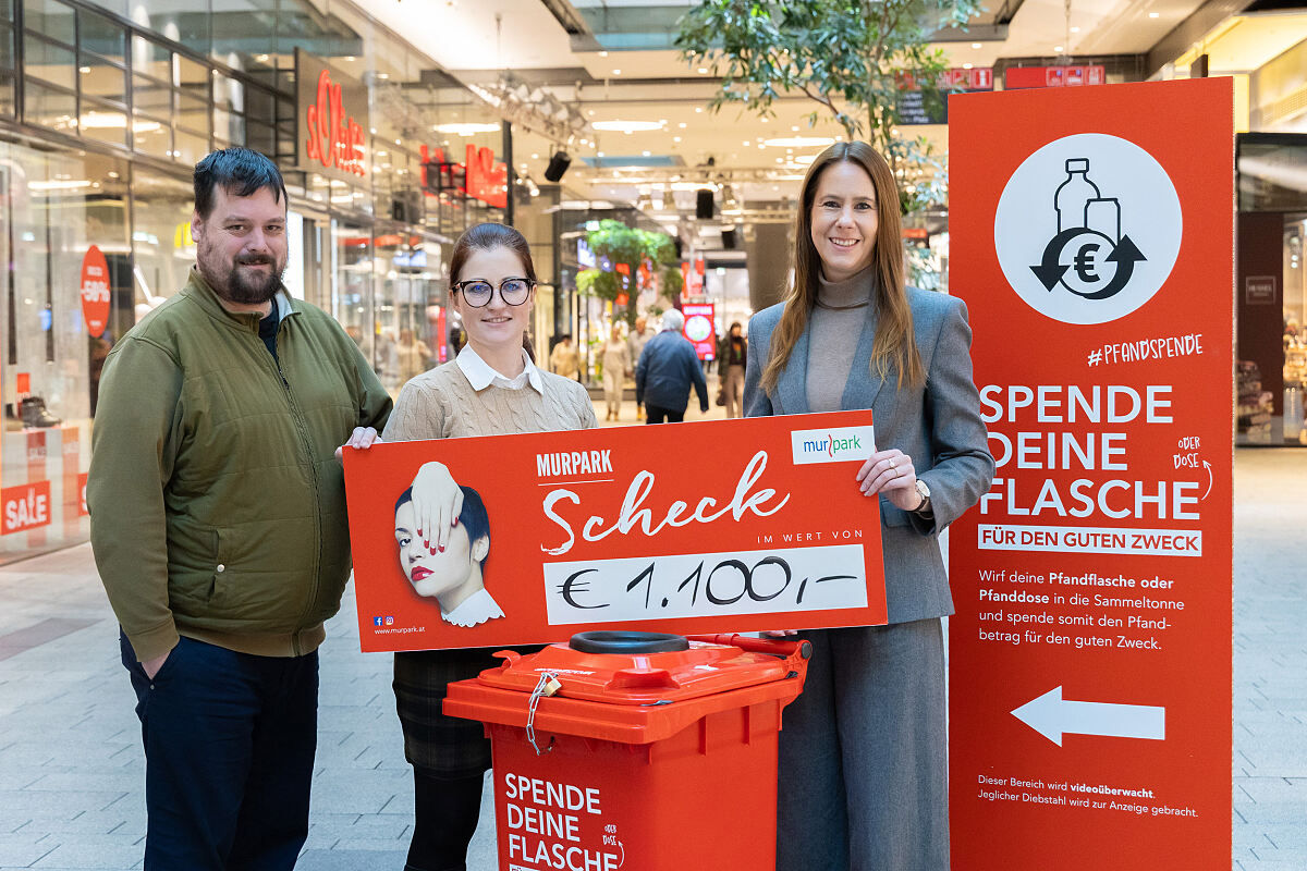 Bild 1_(v.l.n.r.) Christoph Gölles, Organisationsassistent, Obfrau Sonja Pichler und MURPARK Center-Managerin Carina Weyringer